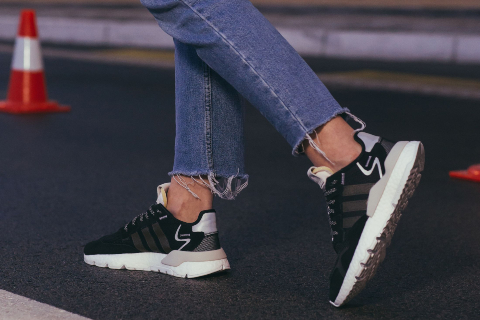 SHINE A LIGHT ON NIGHT WELCOME ADIDAS NITE JOGGER Buzz Sneaker Station Online Shop