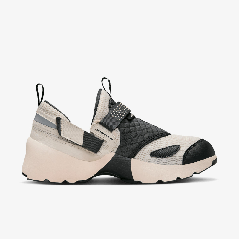 Nike Patike WMNS JORDAN TRUNNER LX 