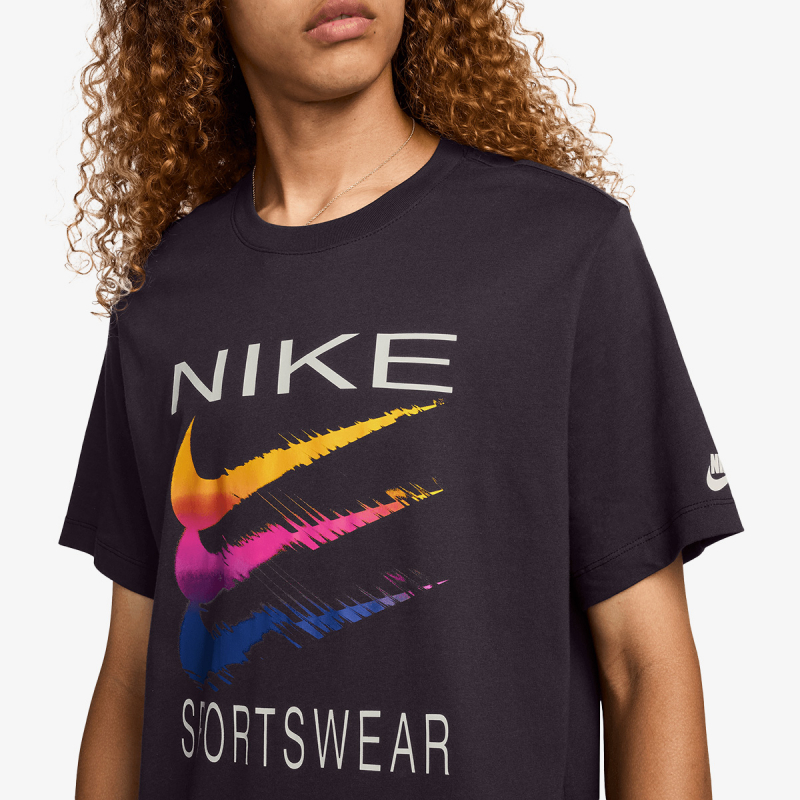 Nike Majica M NSW TEE 6MO SWSH SP25 