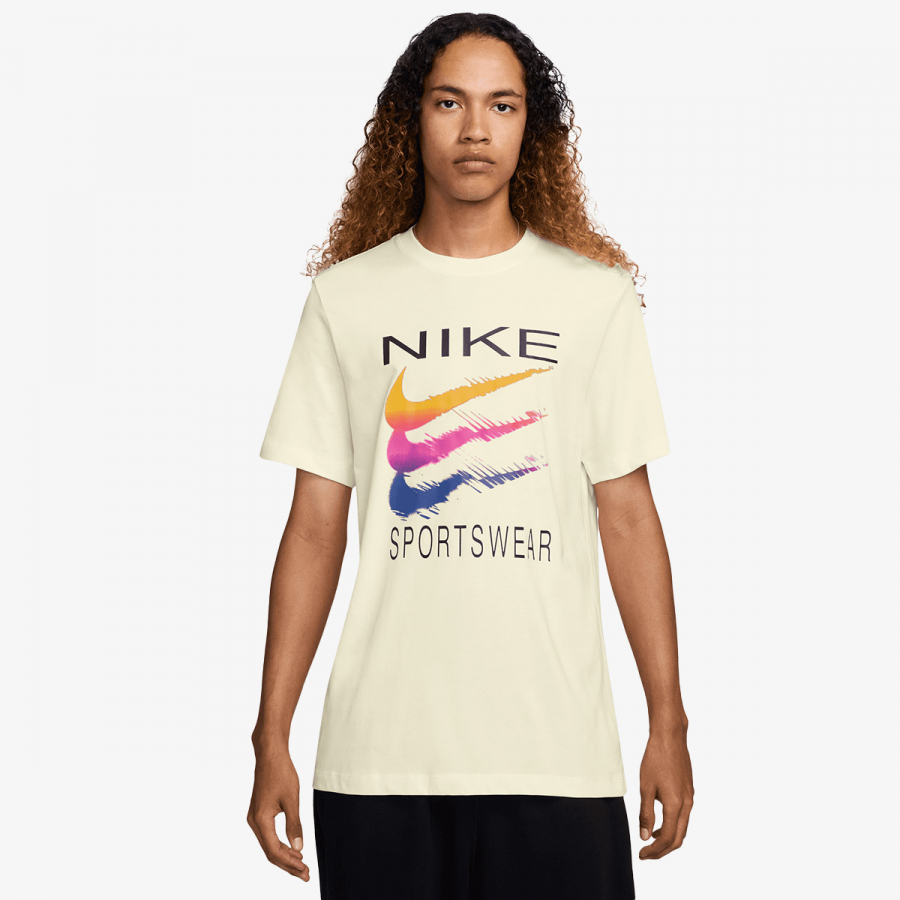Nike Majica M NSW TEE 6MO SWSH SP25 